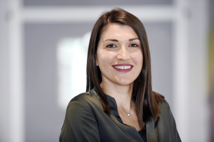 Headshot of a smiling woman.